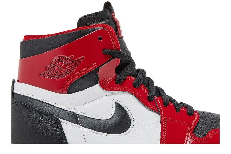 Кроссовки Wmns Air Jordan 1 High Zoom Comfort 'Chicago Bulls'