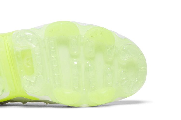 wmns-air-vapormax-plus-photon-dust-volt-dq4695-001_04