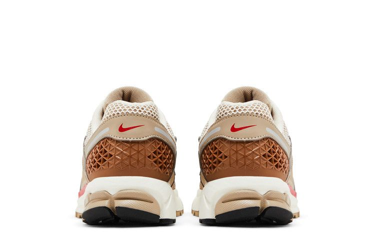 Кроссовки Nike Wmns Air Zoom Vomero 5 'Khaki Fire Red'