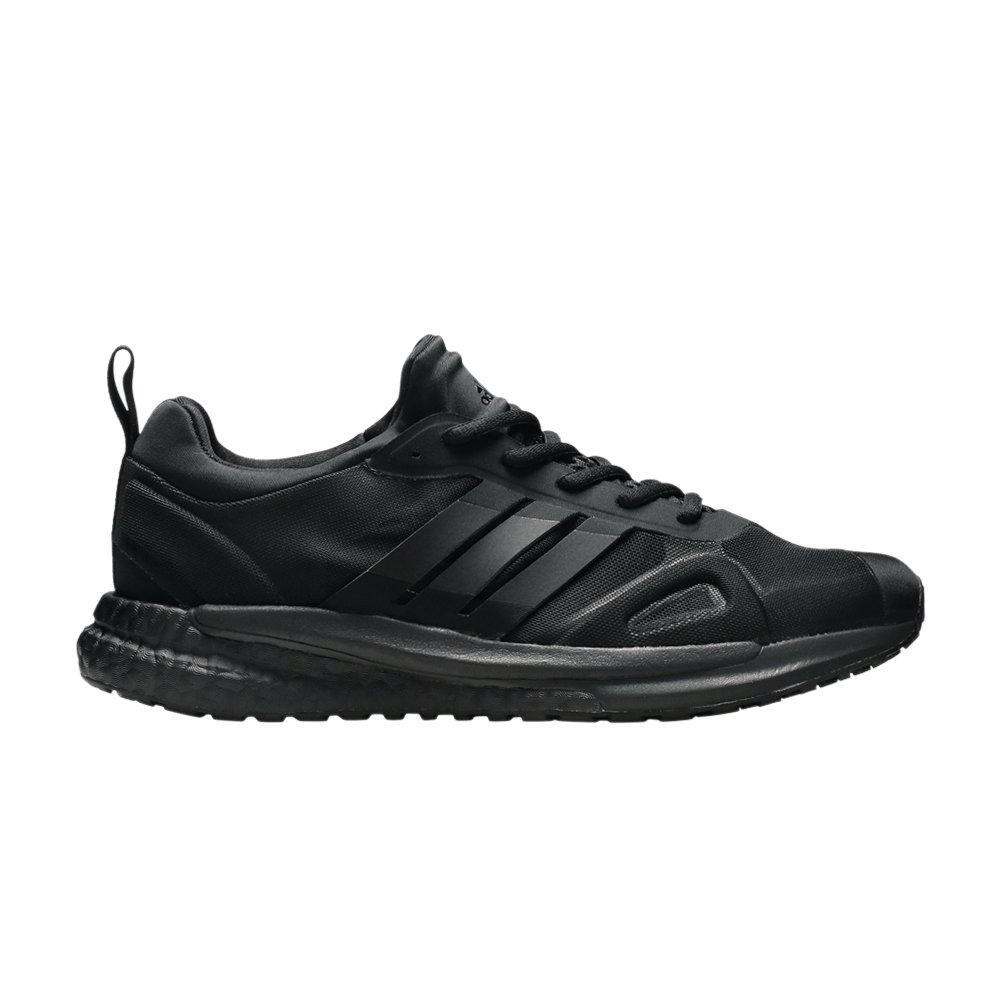 karlie-kloss-x-wmns-solarglide-triple-black-fw6773