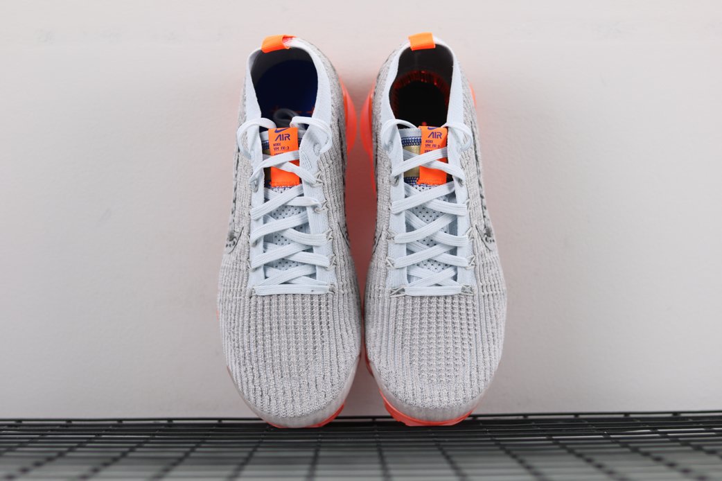 Air-VaporMax-Flyknit-3-Moon-Landing-5