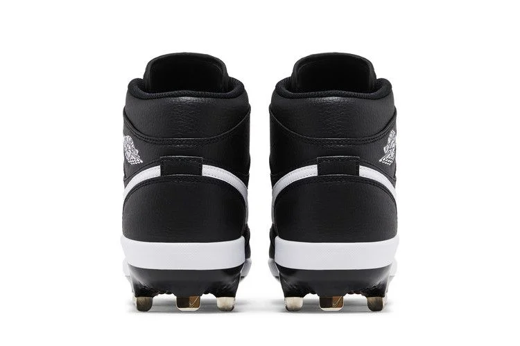 Кроссовки Air Jordan 1 Retro Metal 'Black White' 2023