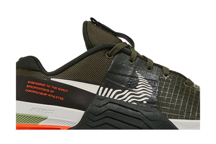 metcon-8-cargo-khaki-do9328-301_01
