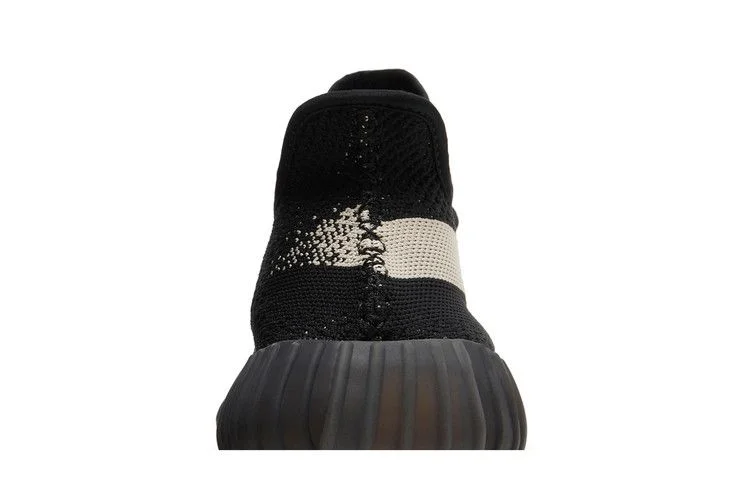 Кроссовки adidas Yeezy Boost 350 V2 'Oreo'