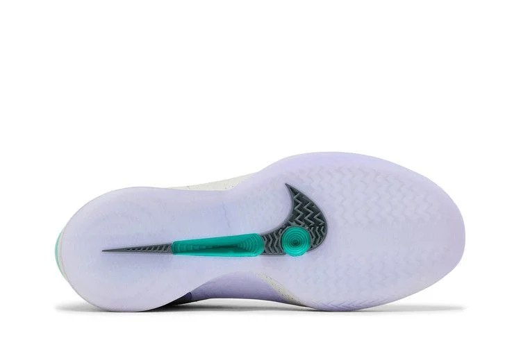 Krossovki-Titan-x-Nike-Wmns-Sabrina-2-Make-Space-3