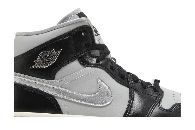 Кроссовки Wmns Air Jordan 1 Mid SE 'Black Chrome'