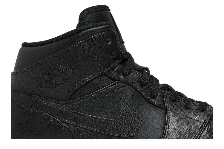 Krossovki-Air-Jordan-1-Mid-2013-Triple-Black-1