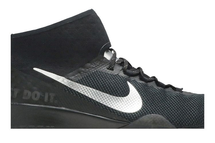 Кроссовки Nike Wmns Air Zoom Strong 2 Selfie 'Black Chrome'