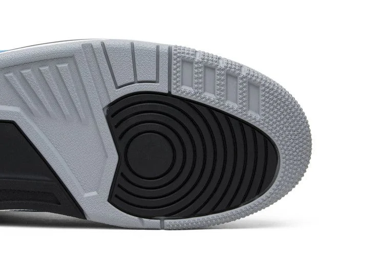 Krossovki-Air-Jordan-3-Retro-Powder-Blue-4