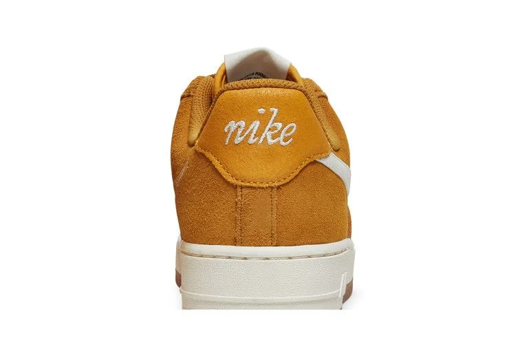 Кроссовки Nike Wmns Air Force 1 '07 SE 'First Use - University Gold Gum'