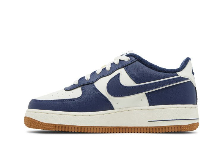 air-force-1-lv8-3-gs-college-pack-midnight-navy-dq5972-101_02