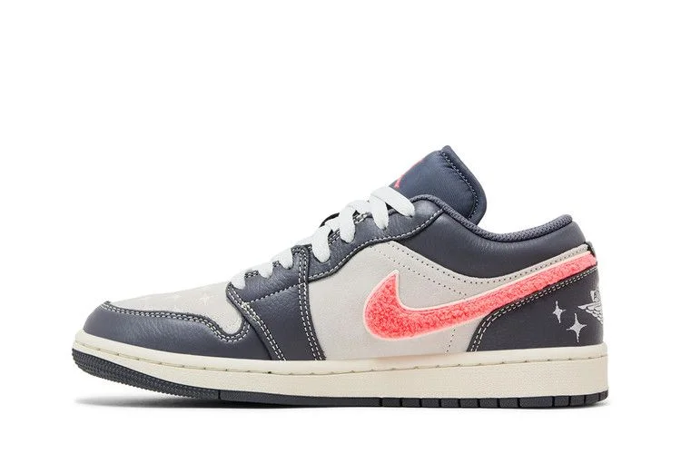 Кроссовки Wmns Air Jordan 1 Low SE 'Light Graphite Hot Punch'