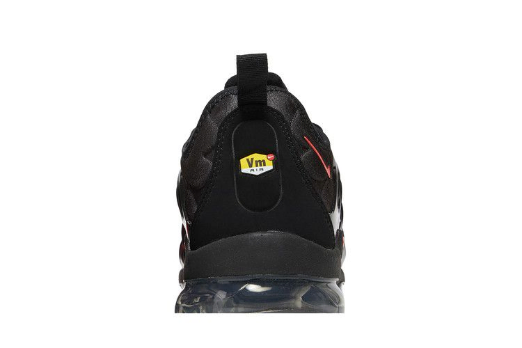 Кроссовки Nike Air VaporMax Plus 'Black Crimson Gradient'