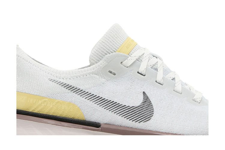 Кроссовки Nike Wmns ZoomX Invincible 3 'Photon Dust Platinum Violet'