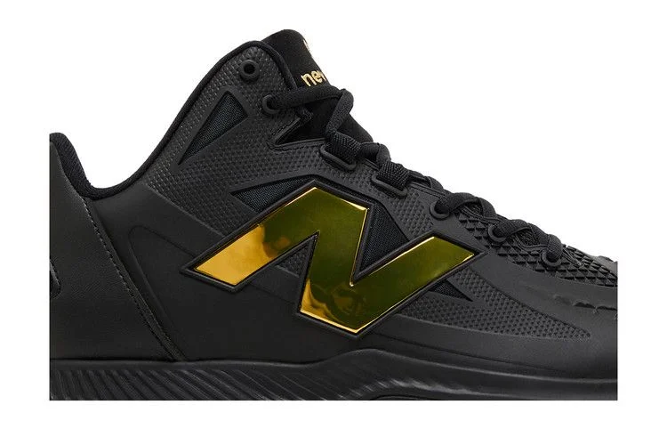 Кроссовки New Balance Ohtani 1 TF 'Black Metallic Gold'