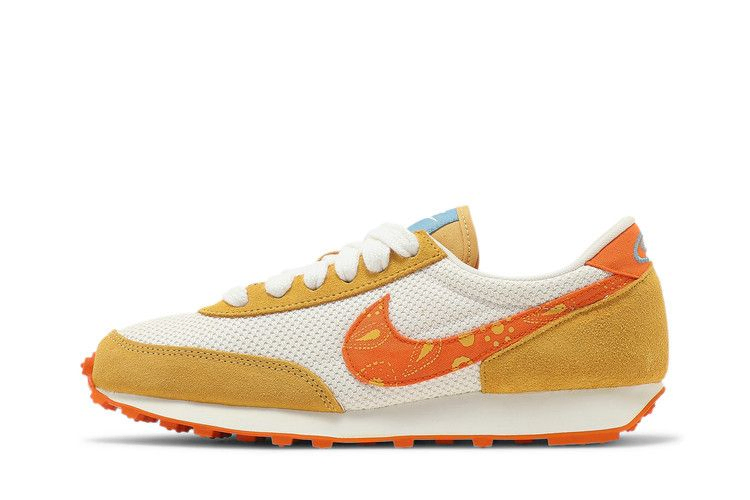 wmns-daybreak-paisley-swoosh-pale-ivory-magma-orange-dj4667-113_02