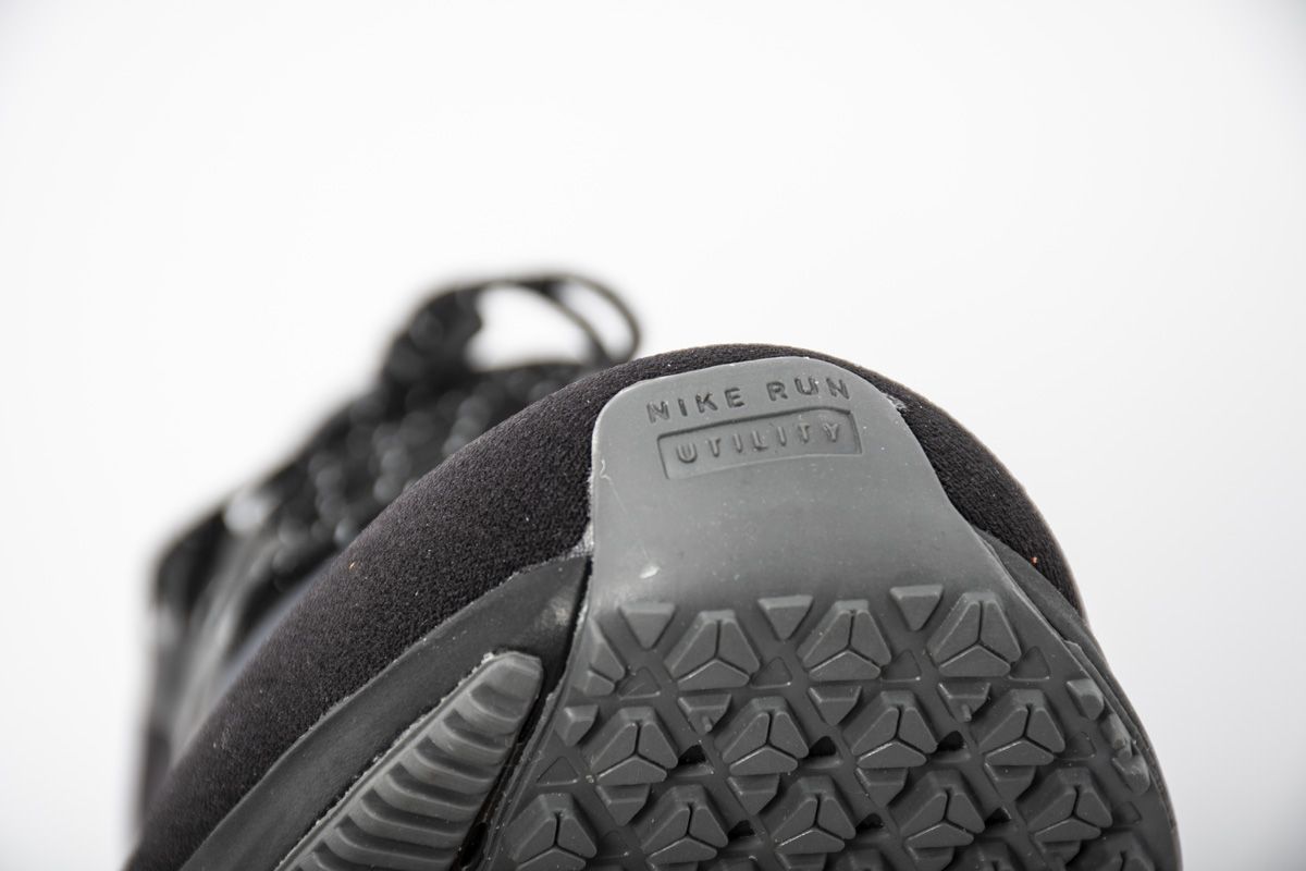 Air-Zoom-Pegasus-35-Shield-Triple-Black-16