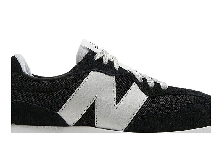 Кроссовки New Balance 327 'Black Metallic Silver'
