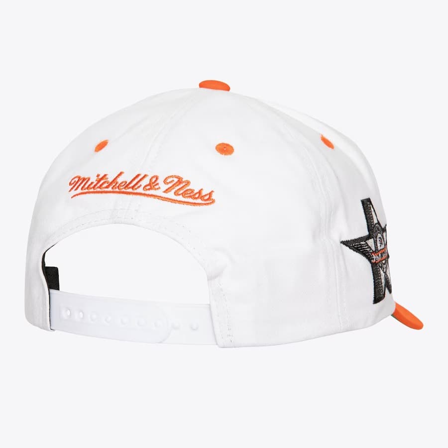 Бейсболка Mitchell & Ness White Philadelphia Flyers Tail Sweep Pro Vintage Snapback Hat