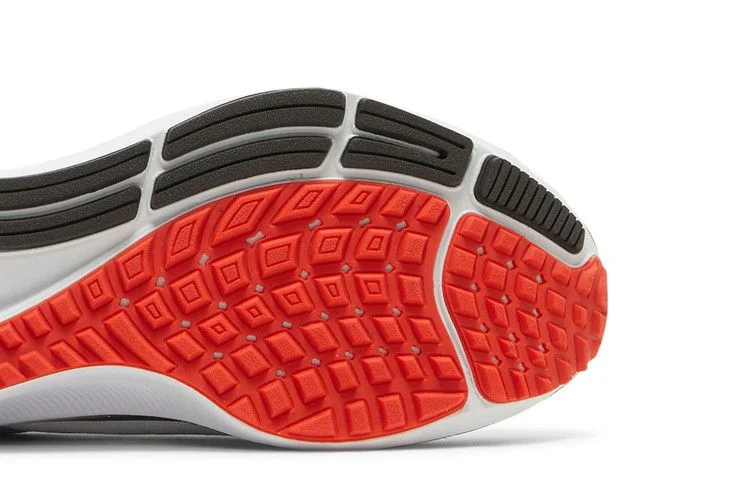 Krossovki-Nike-Air-Zoom-Pegasus-37-Cleveland-Browns-4