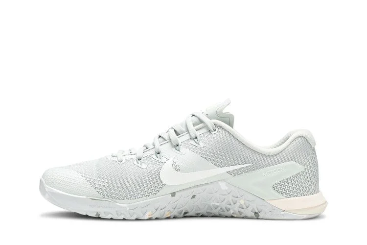 Krossovki-Nike-Wmns-Metcon-4-Silver-Guava-2