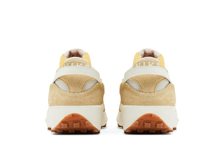 Krossovki-Nike-Wmns-Waffle-Debut-Vintage-Light-Bone-Sail-5