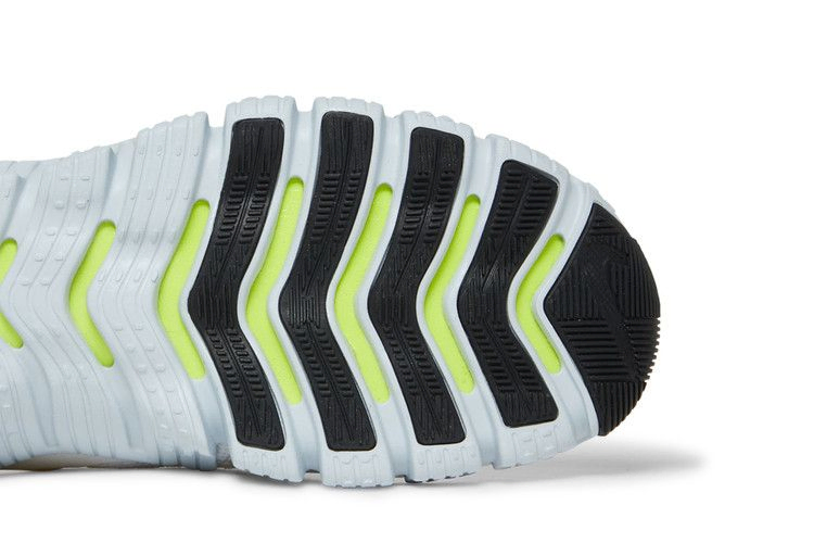 Кроссовки Nike Wmns Free Metcon 4 'White Wild Berry'