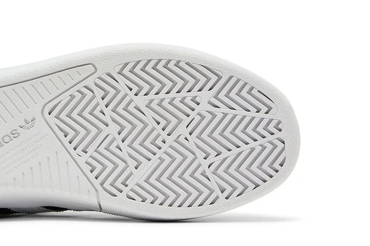Krossovki-Adidas-Tyshawn-Black-White-Gold-4