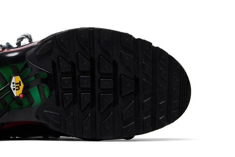 Кроссовки Homecoming x Nike Air Max Plus 'Black University Red Court Green'