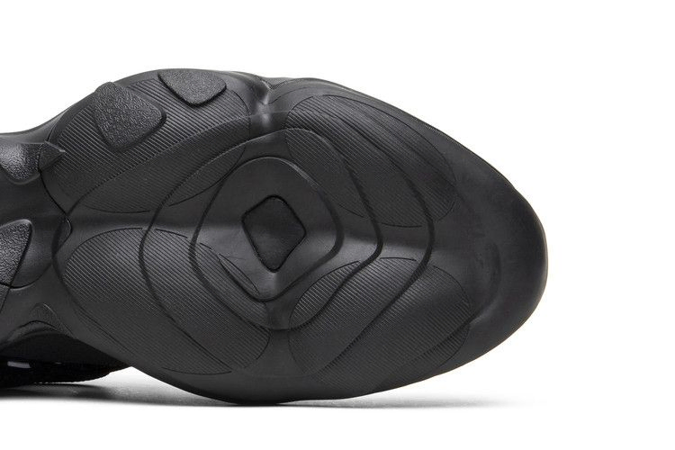 pyer-moss-x-dmx-run-fusion-experiment-triple-black-dmxrunfusiontripleblack_04