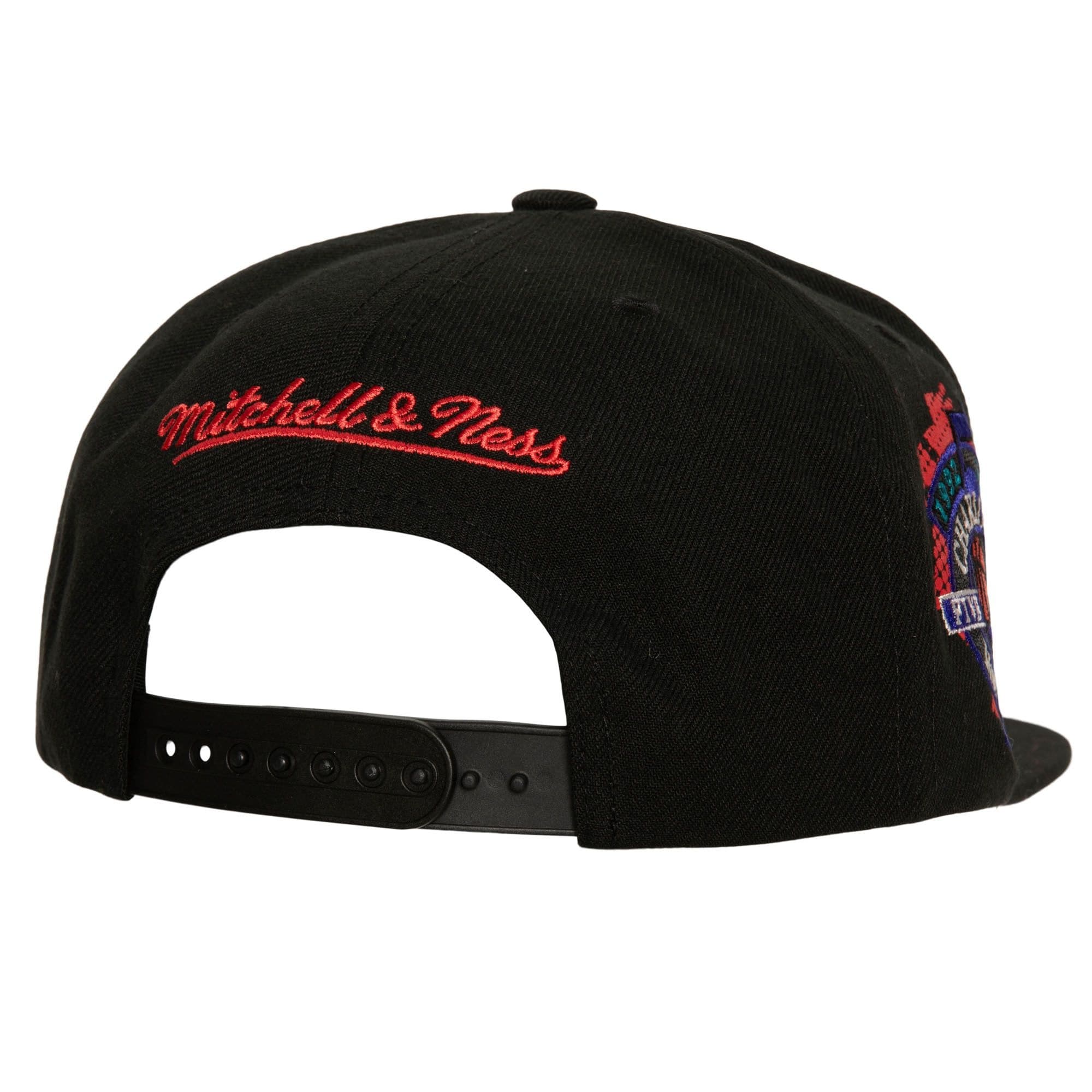 Mitchell-Ness-Big-Face-7.0-Snapback-HWC-Charlotte-Hornets-Hat-1