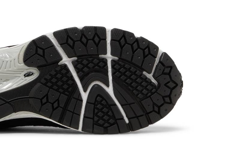 Кроссовки New Balance 2002R GORE-TEX 'Black Grey'