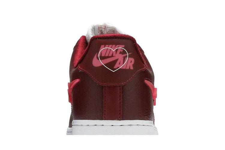Кроссовки Nike Wmns Air Force 1 '07 SE 'Love For All - Team Red'