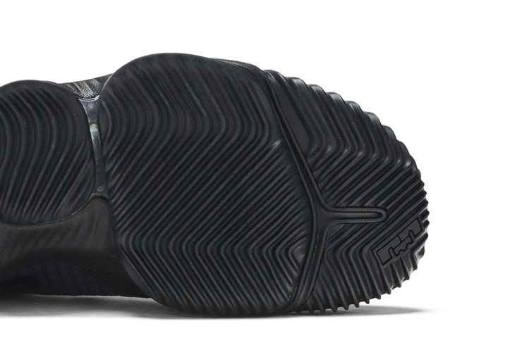 lebron-16-low-triple-black-ci2668-002_04