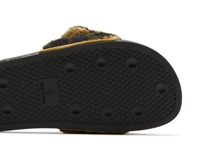 jeremy-scott-x-adilette-slide-camo-teddy-h02882_04