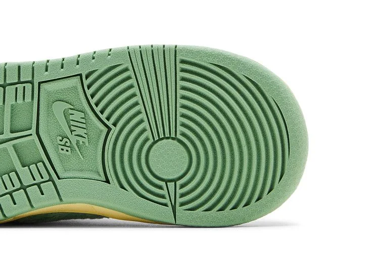 Krossovki-Verdy-x-Nike-Dunk-Low-SB-TD-Visty-4
