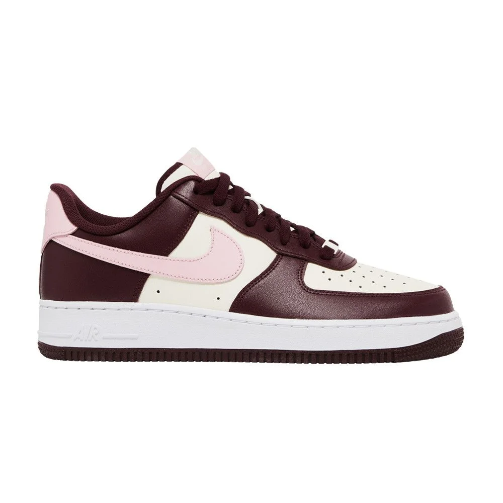 Krossovki-Nike-Air-Force-1-07-Valentines-Day-2023