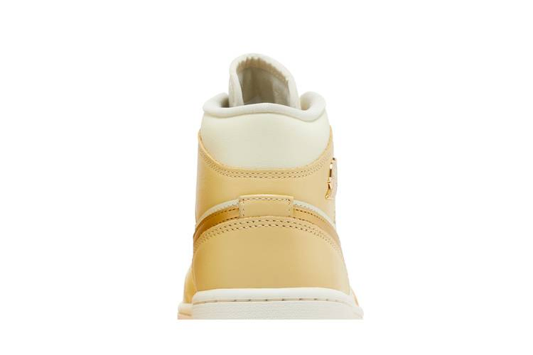 Кроссовки Wmns Air Jordan 1 Mid 'Pale Vanilla Gold'