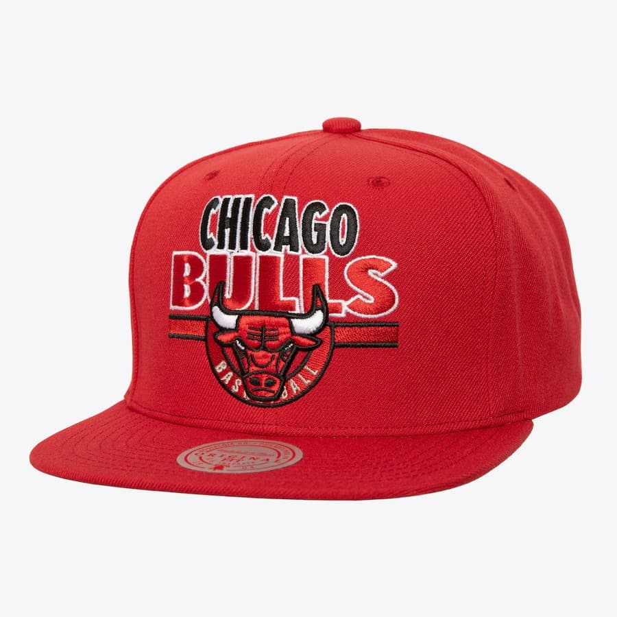 Бейсболка Mitchell & Ness Red Chicago Bulls Retro Snapback Hat