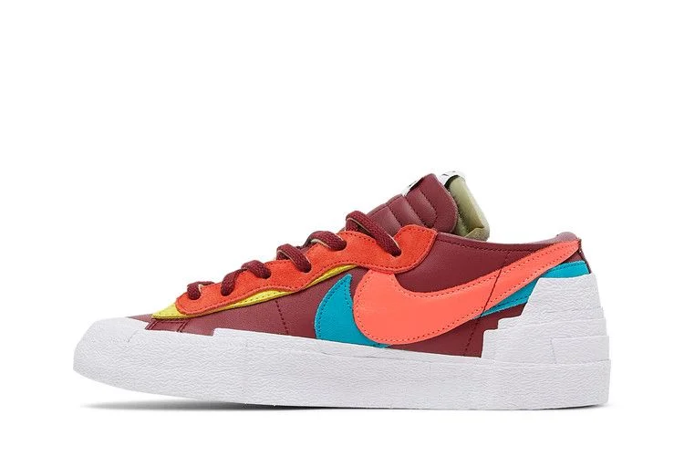Кроссовки KAWS x sacai x Nike Blazer Low 'Team Red'