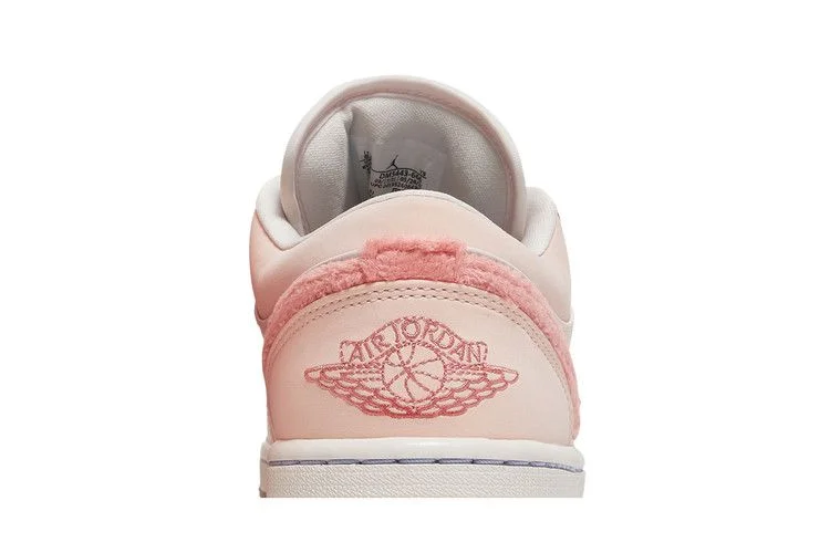 Кроссовки Wmns Air Jordan 1 Low SE 'Mighty Swooshers'
