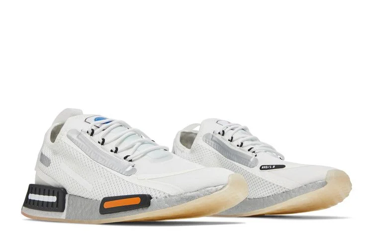 Krossovki-NASA-x-adidas-NMD_R1-Spectoo-Footwear-White-7