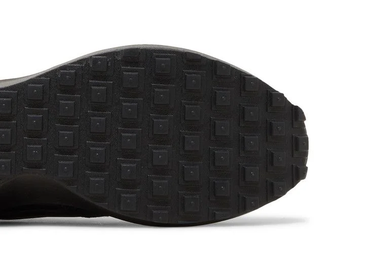 Krossovki-Nike-Waffle-Debut-Triple-Black-4