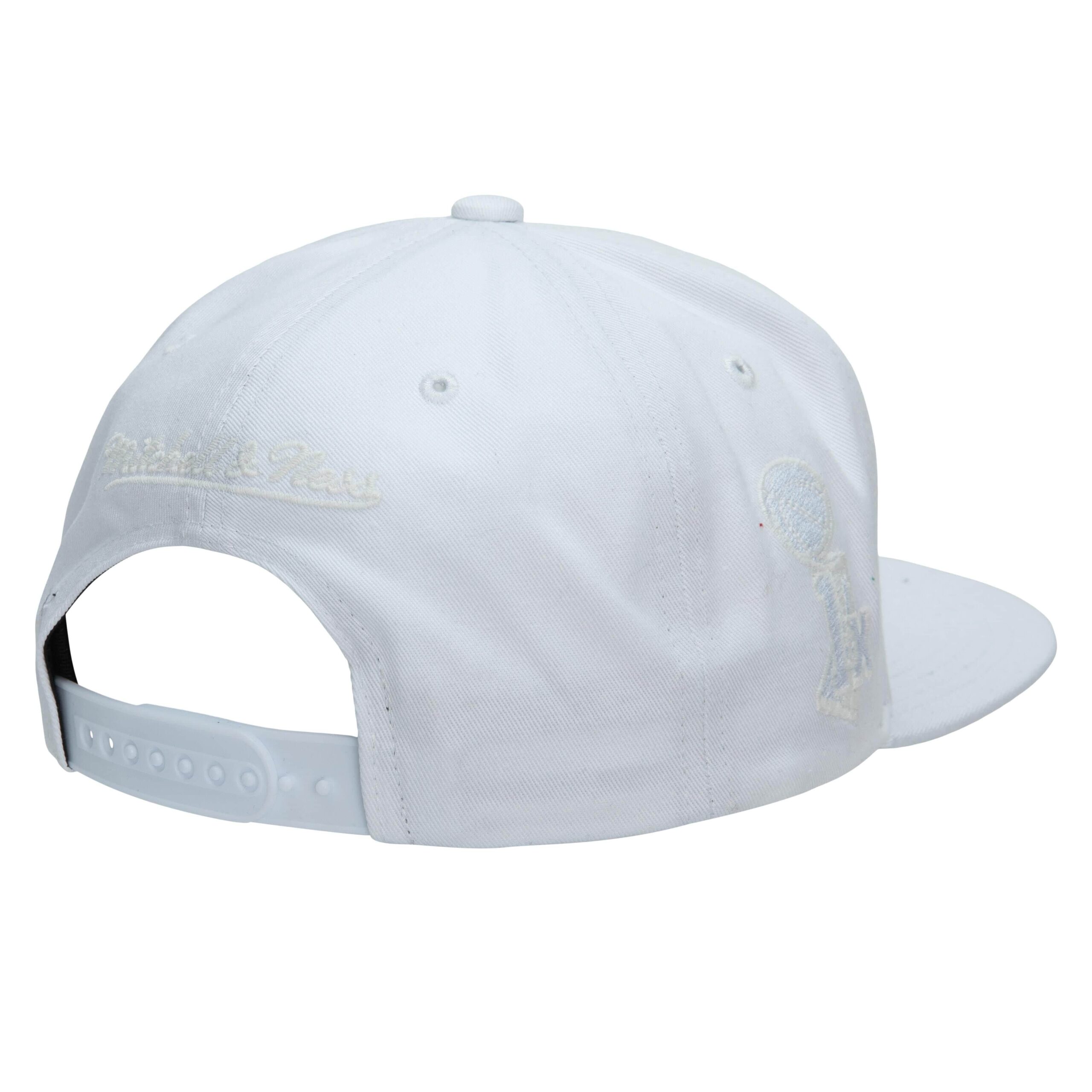 Mitchell-Ness-UV-Reactive-Snapback-HWC-Atlanta-Hawks-Hat-2-scaled