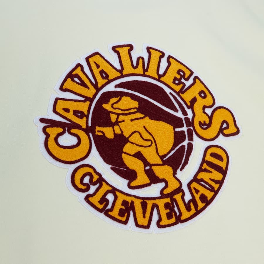 Худи Mitchell & Ness Cream Cleveland Cavaliers Retro Chainstitch Heavyweight Pullover Hoodie