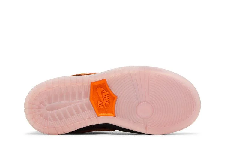 Krossovki-The-Powerpuff-Girls-x-Nike-Dunk-Low-Pro-SB-QS-PS-Blossom-3
