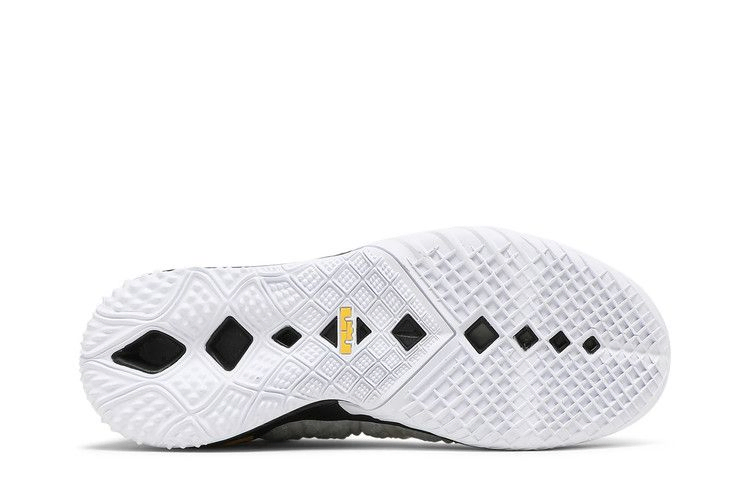 lebron-18-home-cq9283-100_03