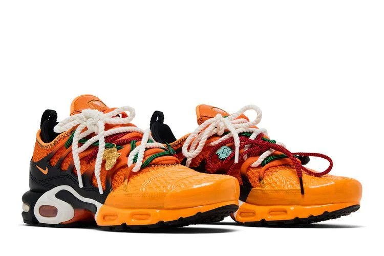 Krossovki-Homecoming-x-Nike-Air-Max-Plus-Safety-Orange-Black-Bright-Mandarin-7