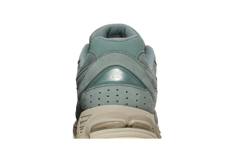 Кроссовки Kith x New Balance 2002R 'Pistachio'