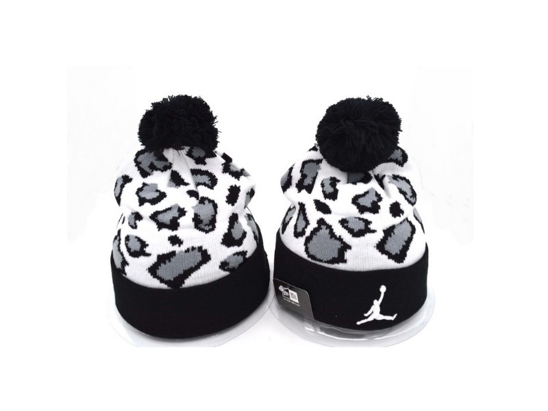 Шапка Air Jordan Leo с помпоном